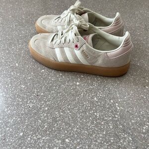 Adidas Women's sambae valentines edition size 8 rare!